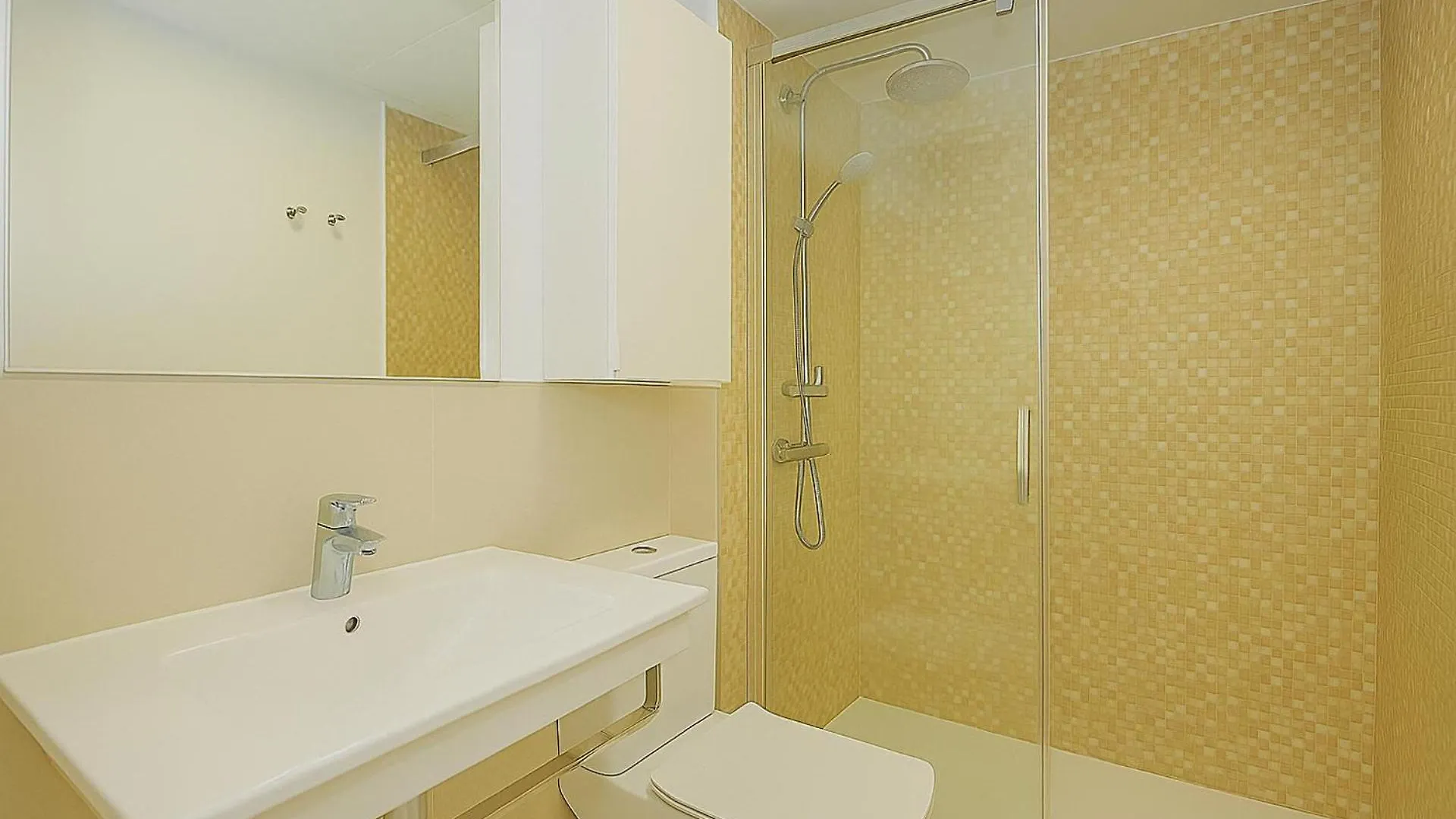 Sunny Costa Del Sol Apartment Retreat 贝纳尔马德纳